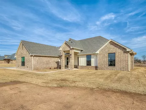 10641 N Kickapoo St, Shawnee, OK 74804 photo 4