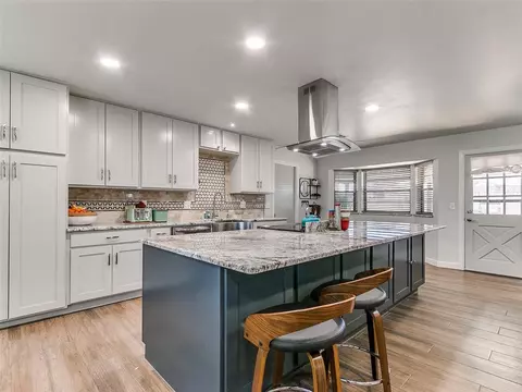 710 S Aqua Clear Dr, Mustang, OK 73064