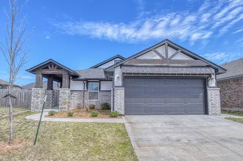 420 Irish Ln, Yukon, OK 73099