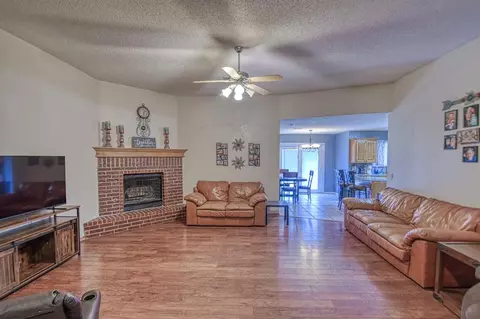 305 Amanda Dr, Yukon, OK 73099