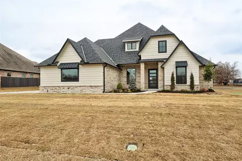 149 N Oaks Rd, Harrah, OK 73045