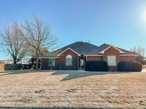 903 N Aspen Ln, Hinton, OK 73047
