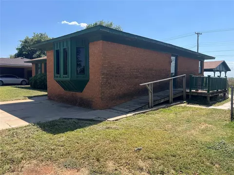 1723 N Hollywood Dr, Altus, OK 73521