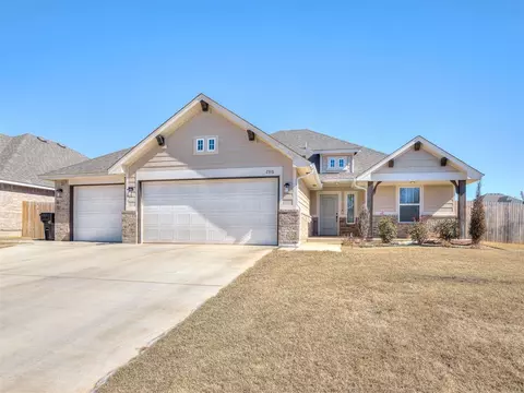2316 Creekview Dr, Moore, OK 73160