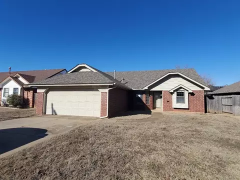 1121 NE 8th St, Moore, OK 73160