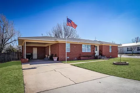 404 N Bryan Ave, Mangum, OK 73554