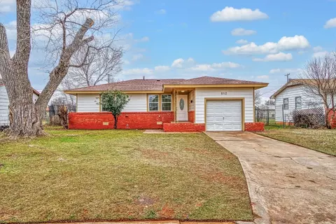 612 Mars St, Altus, OK 73521 photo 1