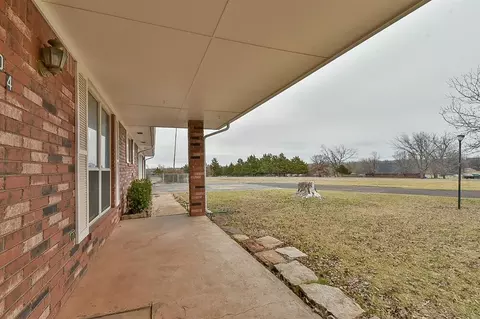 404 W Johnson Dr, Guthrie, OK 73044 photo 3