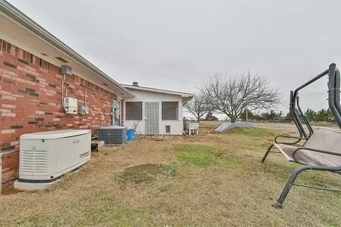 404 W Johnson Dr, Guthrie, OK 73044 photo 4