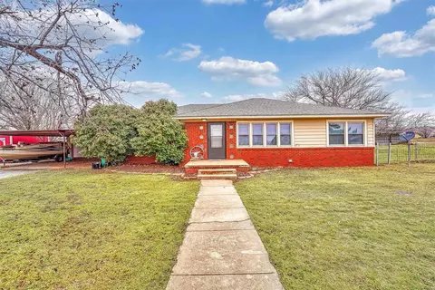 900 W 4th St, Granite, OK 73547