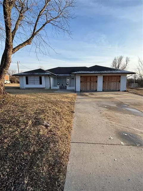 2461 E Rock Creek Rd, Blanchard, OK 73010