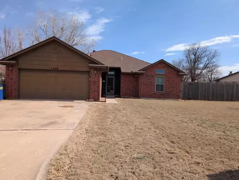 1038 N Ridgecrest Way, Mustang, OK 73064