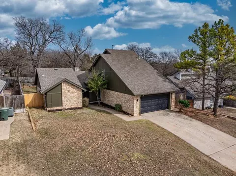 912 Sandhurst Dr, Edmond, OK 73034