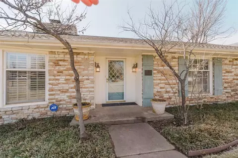 1200 Mulberry Ln, Nichols Hills, OK 73116
