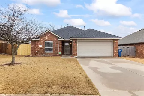612 E Forest Ln, Mustang, OK 73064