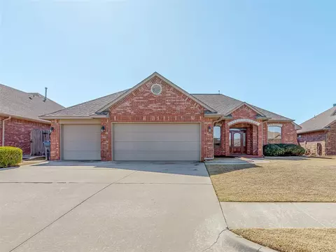 10712 NW 39th St, Yukon, OK 73099