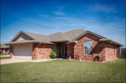 201 NW Jordan Way, Cache, OK 73527 photo 2