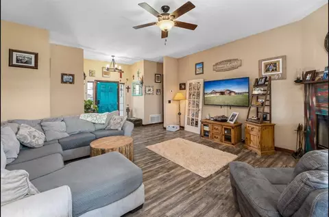 201 NW Jordan Way, Cache, OK 73527 photo 4