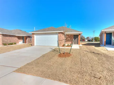 920 Hudson Rd, Chickasha, OK 73018