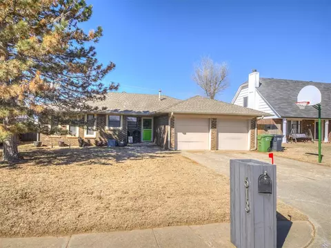 613 Crown Dr, Yukon, OK 73099