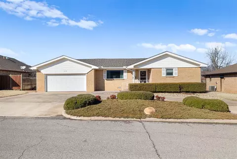 1508 W Hickory St, El Reno, OK 73036