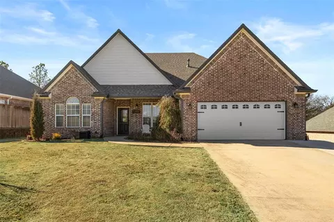 1423 Magnolia Dr, Ada, OK 74820
