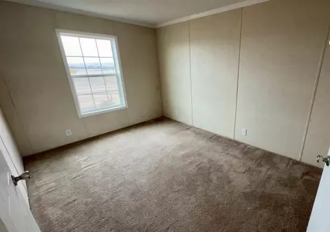 Bedroom - 9425 State Highway 54, Thomas, OK 73669 photo 1 of 4