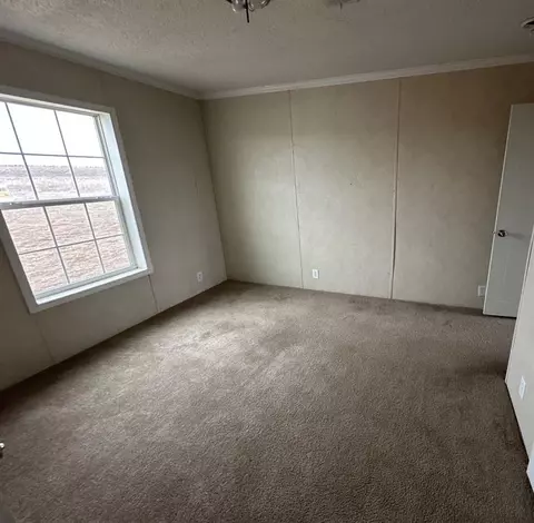 Bedroom - 9425 State Highway 54, Thomas, OK 73669 photo 3 of 4
