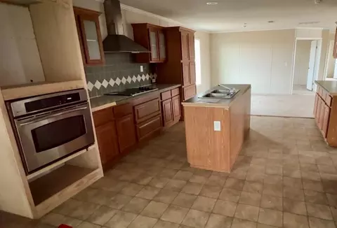 Kitchen - 9425 State Highway 54, Thomas, OK 73669 photo 1 of 1