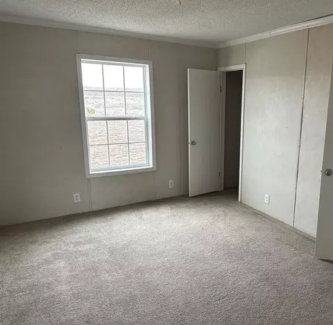 Bedroom - 9425 State Highway 54, Thomas, OK 73669 photo 4 of 4