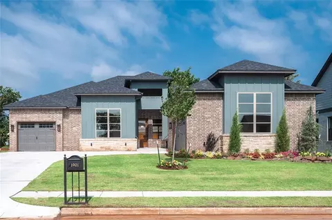 1700 Parkwood Ave, Edmond, OK 73034