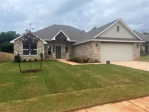 2409 Creekview Dr, Moore, OK 73160
