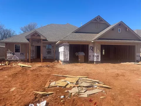 2313 Creekview Dr, Moore, OK 73160