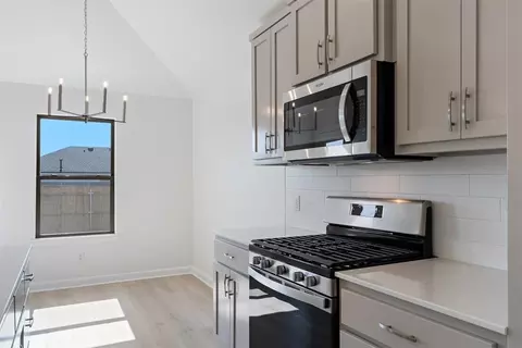 Kitchen - 15900 Switchgrass Pl, Moore, OK 73170 photo 6 of 6