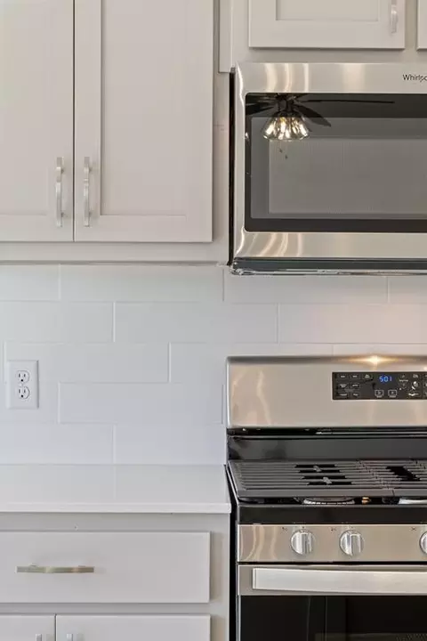 Kitchen - 15900 Switchgrass Pl, Moore, OK 73170 photo 4 of 6