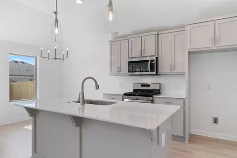 Kitchen - 15900 Switchgrass Pl, Moore, OK 73170 photo 1 of 6