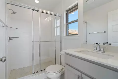 Bath - 15900 Switchgrass Pl, Moore, OK 73170 photo 4 of 7