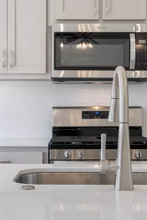 Kitchen - 15900 Switchgrass Pl, Moore, OK 73170 photo 3 of 6