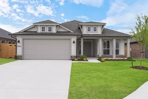 16012 Switchgrass Pl, Moore, OK 73170 photo 2