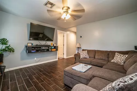707 E Harrison Ave, Guthrie, OK 73044 photo 4