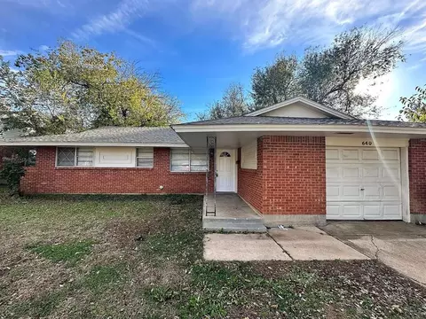 640 W Main St, Moore, OK 73160