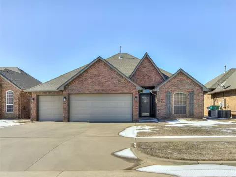 1805 Lexington Ln, Yukon, OK 73099