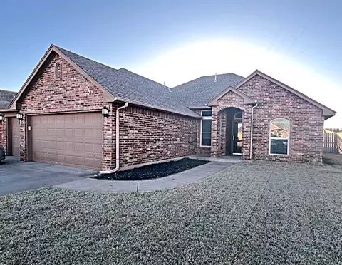 3317 Paul Dr, Moore, OK 73160