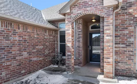 3317 Paul Dr, Moore, OK 73160 photo 2