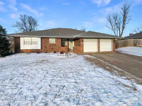 731 S Pleasant View Dr, Mustang, OK 73064