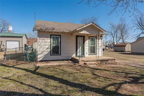105 S 2nd St, Noble, OK 73068
