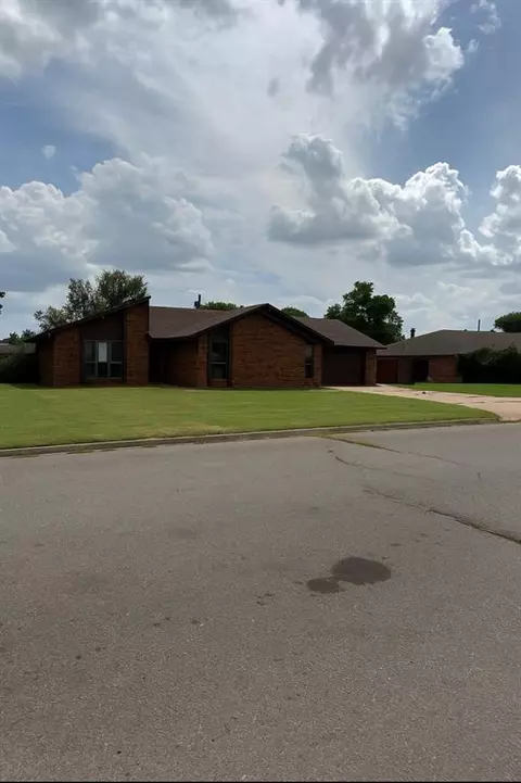 518 Sunset Dr, Watonga, OK 73772