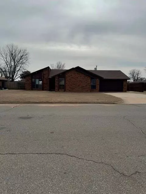 518 Sunset Dr, Watonga, OK 73772 photo 2