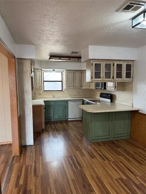518 Sunset Dr, Watonga, OK 73772 photo 4