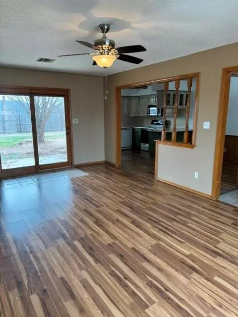 518 Sunset Dr, Watonga, OK 73772 photo 8